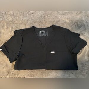 Black figs scrub top